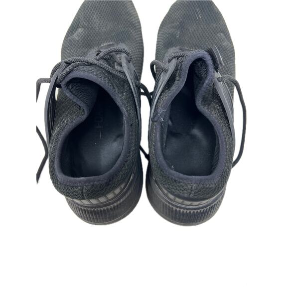 Athletic_Shoes